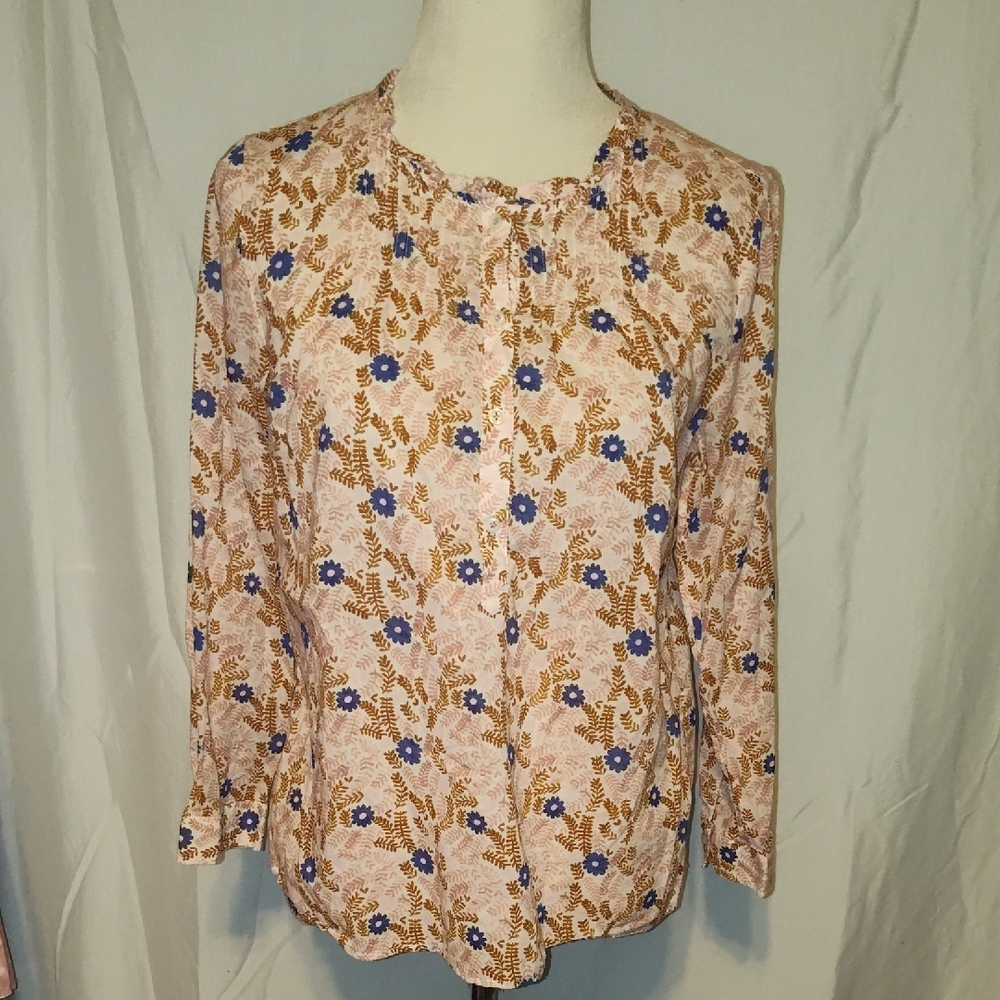 Talbots Pintuck Voile Top in a pink/rust and blue floral pattern.  Size M Petite
